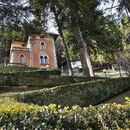 Villa Pinetina B&B Lasnigo Bilik gambar