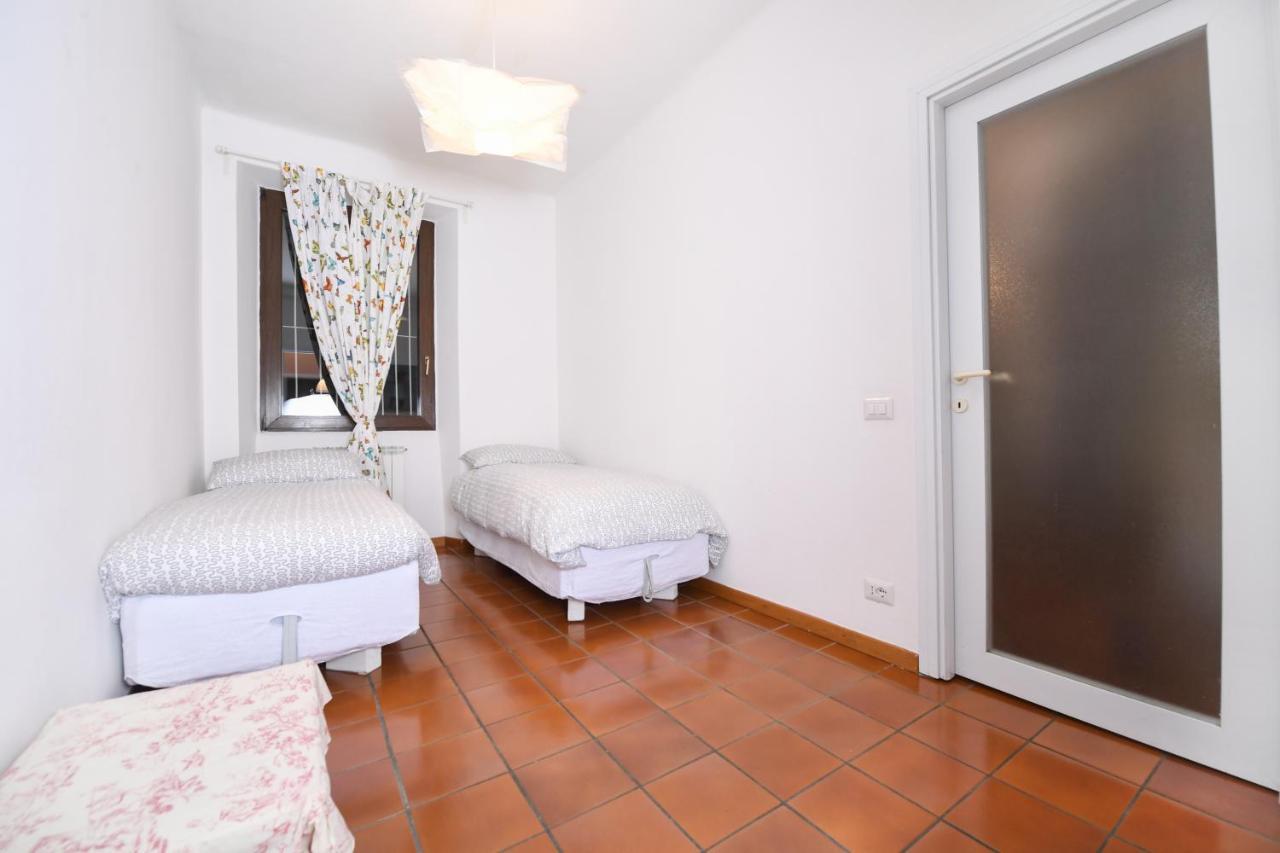 Villa Pinetina B&B Lasnigo Luaran gambar