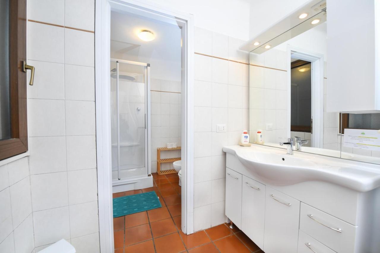 Villa Pinetina B&B Lasnigo Luaran gambar