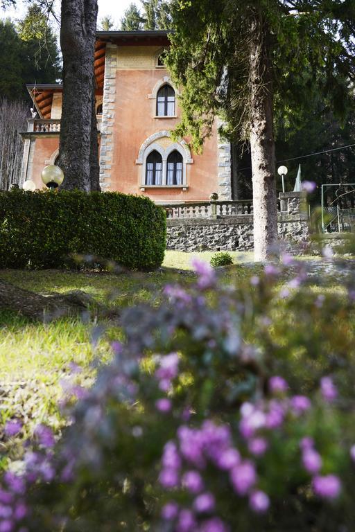 Villa Pinetina B&B Lasnigo Luaran gambar