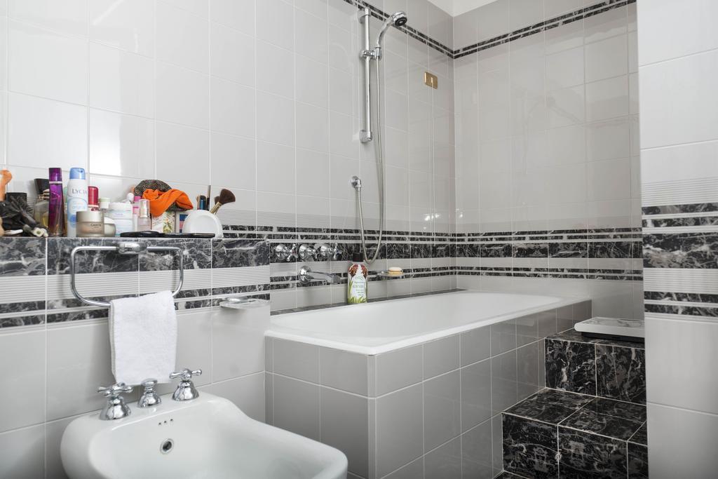 Villa Pinetina B&B Lasnigo Bilik gambar