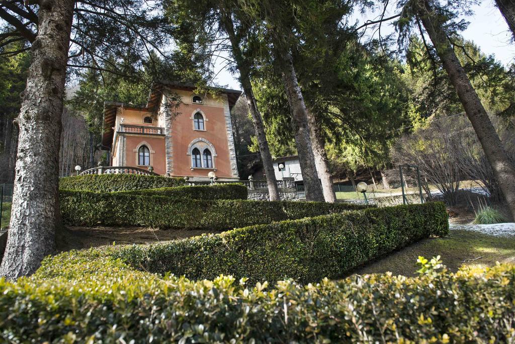Villa Pinetina B&B Lasnigo Bilik gambar