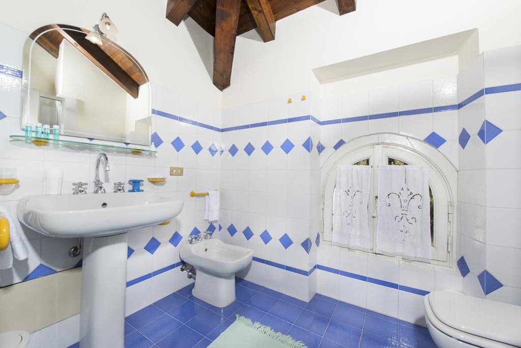 Villa Pinetina B&B Lasnigo Luaran gambar